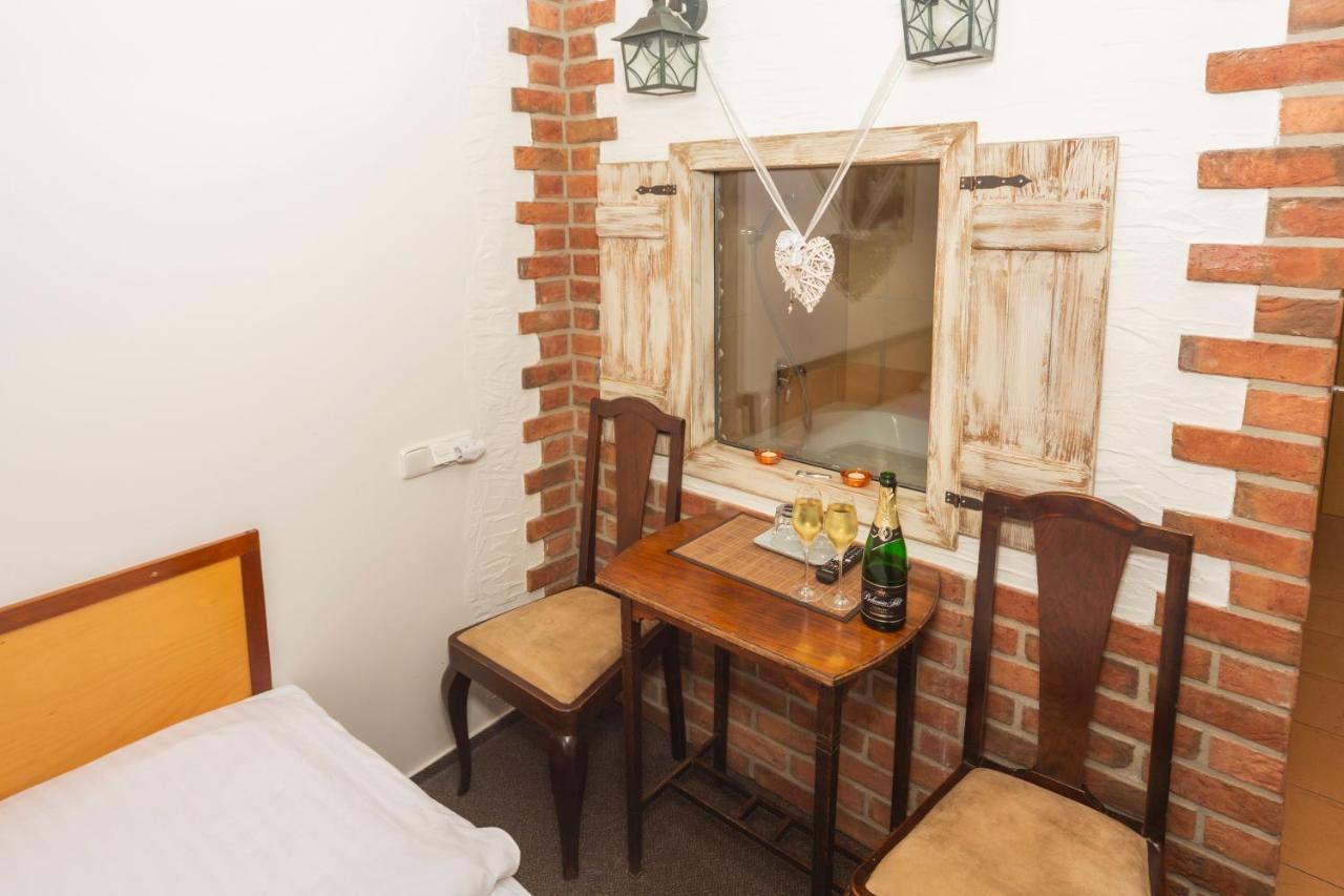 庄园酒店 Blovice 外观 照片
